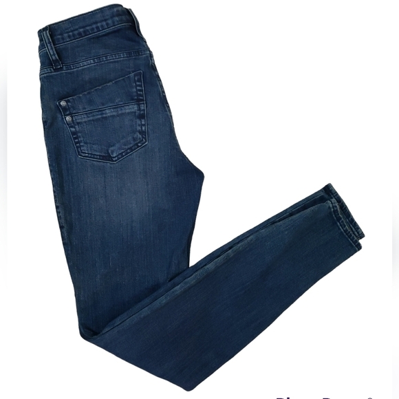 Rock & Republic~Size 4M~"Kashmiere" Dark Wash  Distressed Skinny Jeans Stretch. - Picture 8 of 9